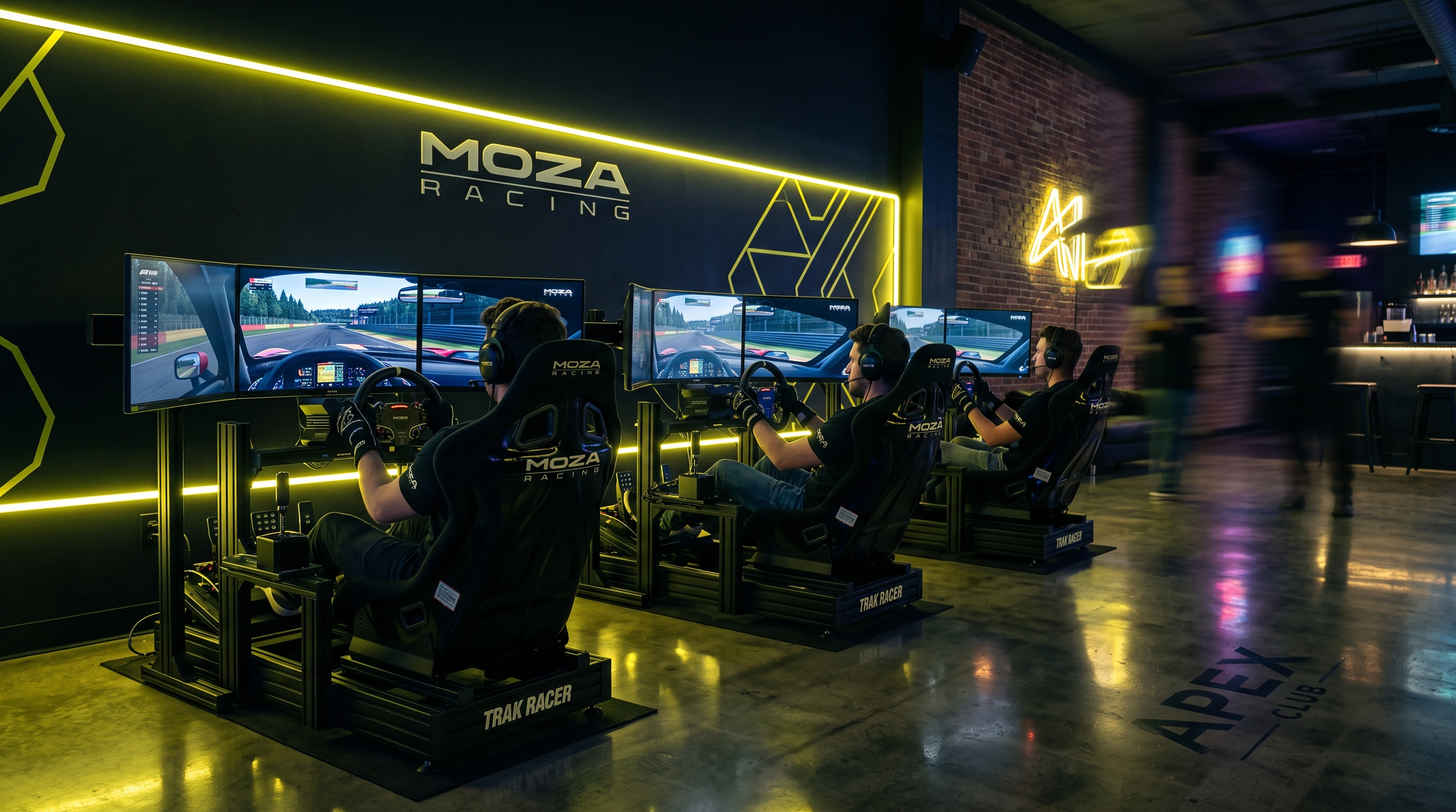Три кокпита MOZA в зале SimWheels